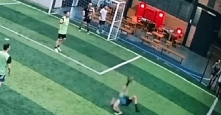 f768x400-1306744_1350647_5050 Futbolista sufre fractura cervical tras intento de chilena en partido amateur en Argentina
