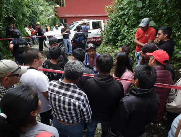 image-11 Cuerpos de la familia Peña permanecen en la gruta de Cuetzalan tras accidente