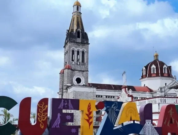 Explosión de pirotecnia deja varios lesionados durante fiesta patronal en Cuetzalan