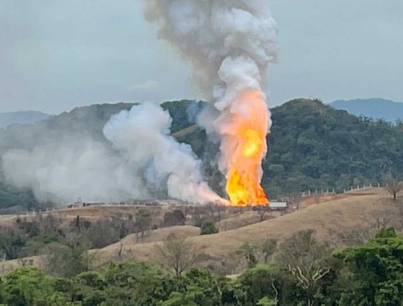 krem-1-102638 Pozo de PEMEX en Las Choapas, Veracruz, permanece en fuga e incendio tras más de 130 días