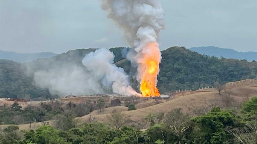 krem-1-102638 Pozo de PEMEX en Las Choapas, Veracruz, permanece en fuga e incendio tras más de 130 días