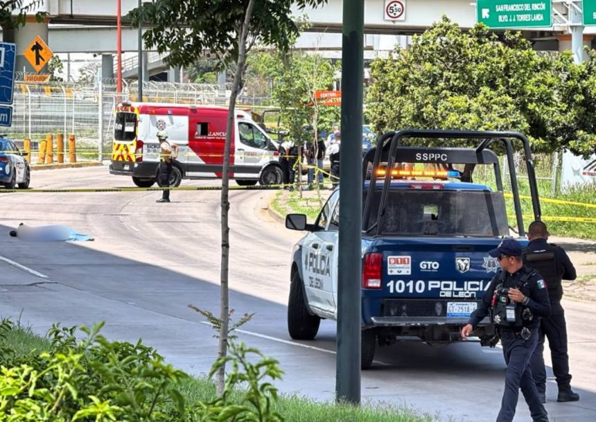 policia-vial-suicidio-libramiento-1 Policía vial de León fallece tras saltar del puente del libramiento José María Morelos; el hecho quedó registrado en video