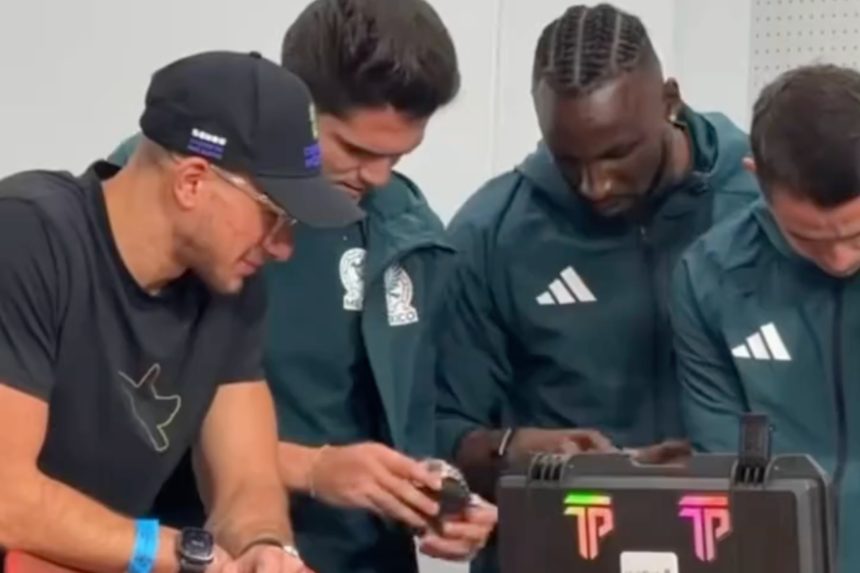 Youtuber Steve Will Do It entrega relojes Rolex a la Selección Mexicana de fútbol